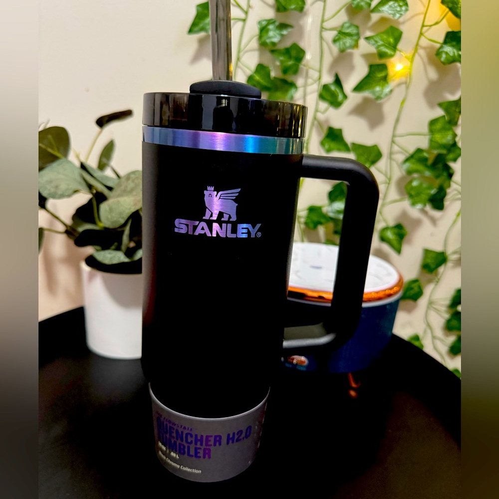 RARE Hard To Find Limited Release BLACK CHROMA 30oz STANLEY H2.0 Quenche…